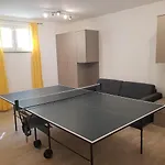 Yellow Cube アパート Kožino