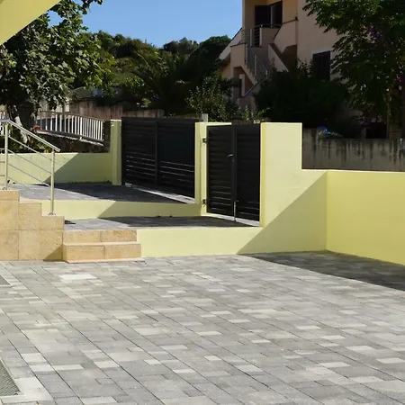 Yellow Cube Apartment