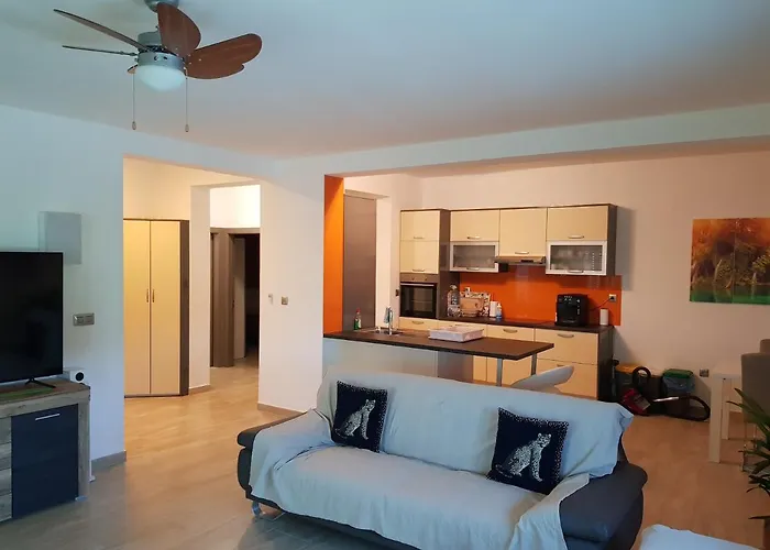 Yellow Cube * Kožino