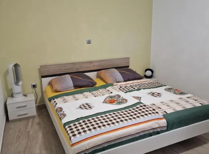 Yellow Cube アパート