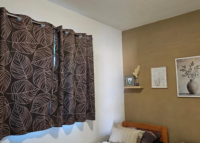 Yellow Cube アパート