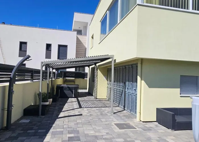 アパート Yellow Cube