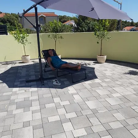 Yellow Cube דירה Kožino