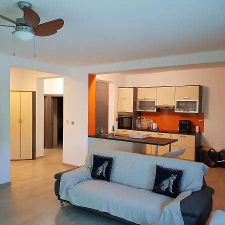 Yellow Cube * Kožino