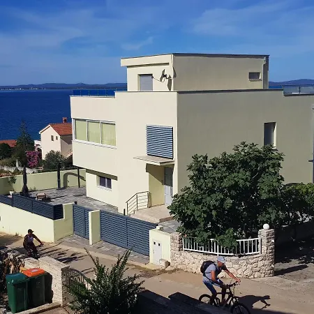 Yellow Cube Διαμέρισμα