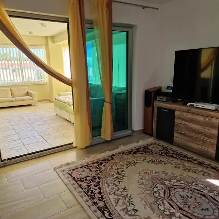 Yellow Cube * Kožino