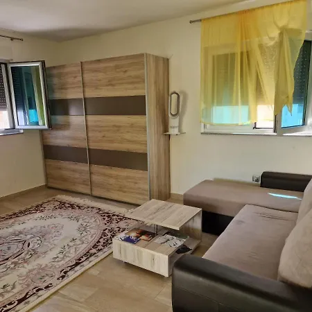 Yellow Cube Daire Kožino