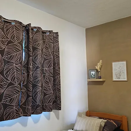 Yellow Cube Апартаменты