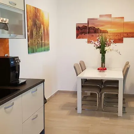 Apartamento Yellow Cube Kožino