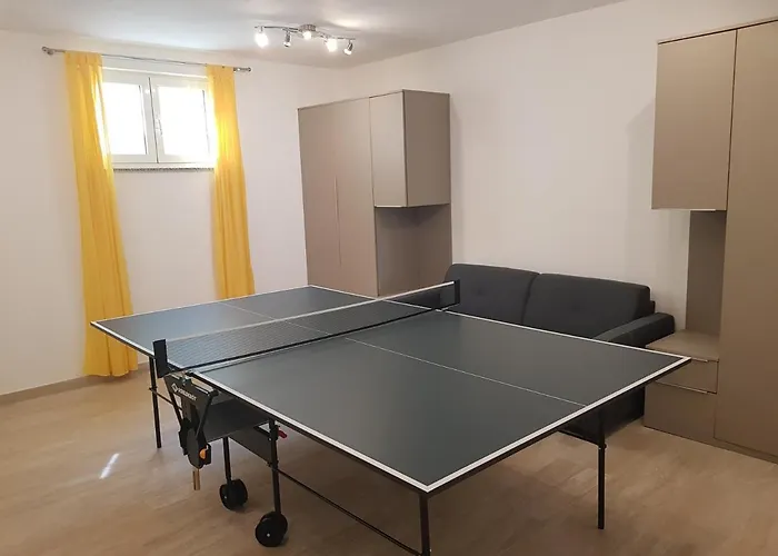 Yellow Cube Appartement Kožino