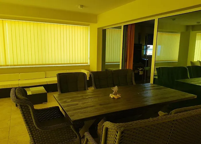 Yellow Cube Appartement Kožino