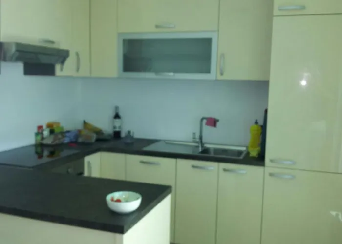 Yellow Cube * Kožino