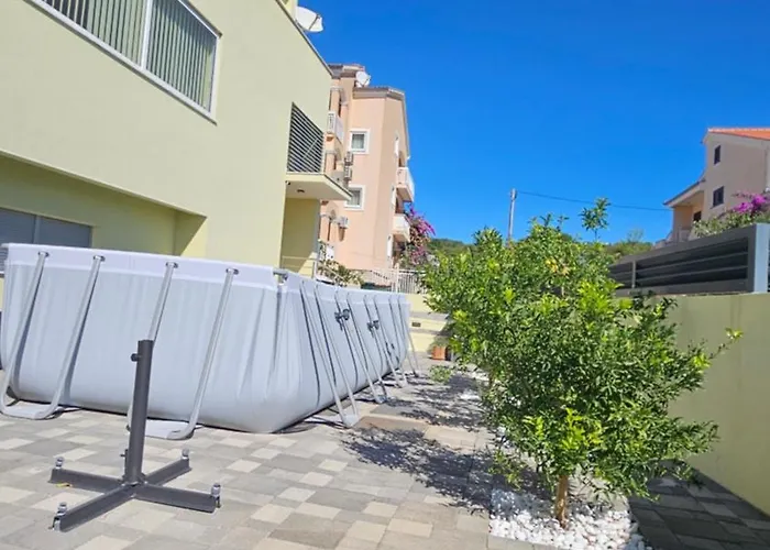 Yellow Cube Кожино